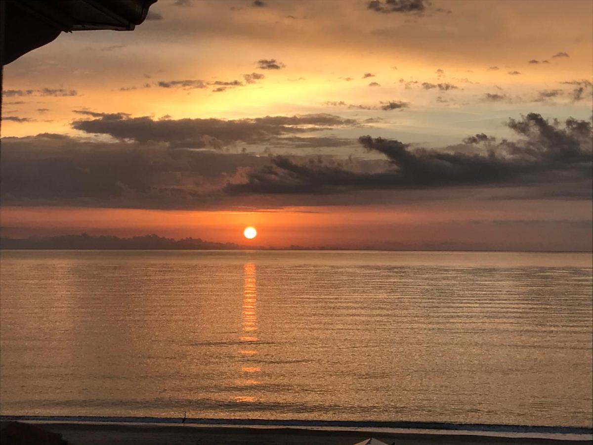 Makedos Sea View Apartment เนอาวรัสนา ภายนอก รูปภาพ